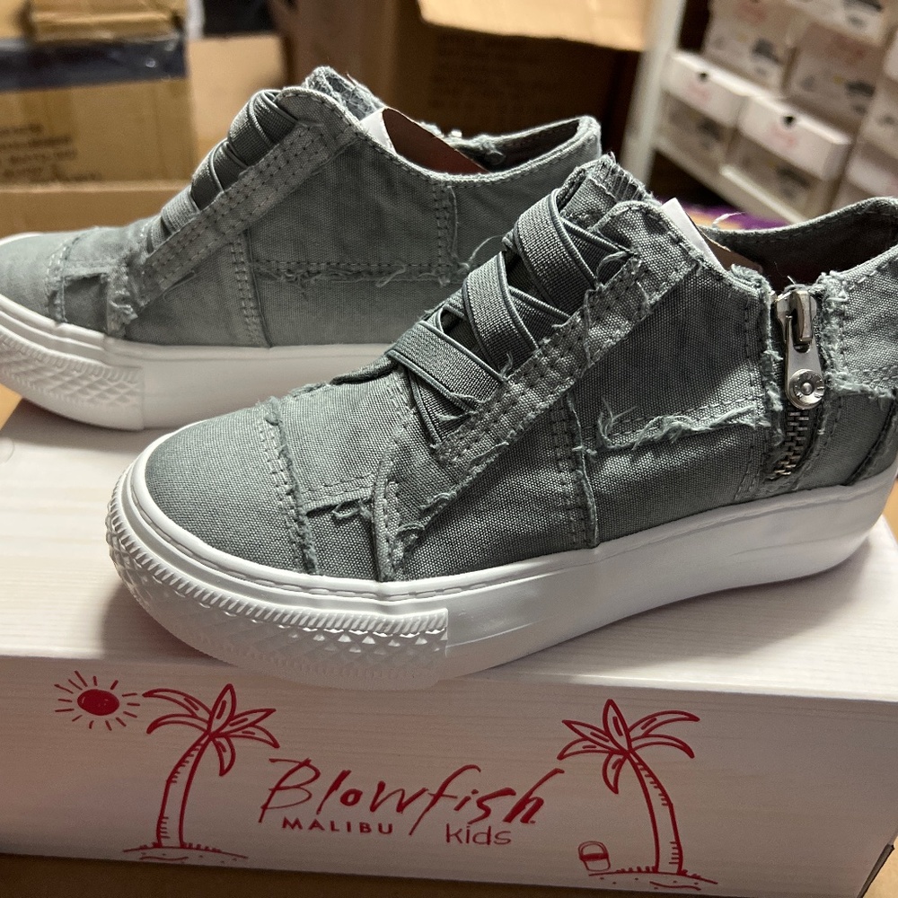 Blowfish sweet grey colored washed canvas sneaker